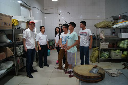 校區對學生食堂,超市和衛生所進行檢查-青島理工大學 (臨沂)校區